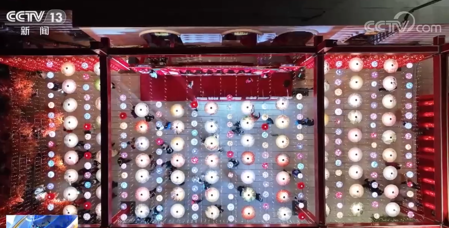 华灯似海人如潮 喜庆祥和闹元宵