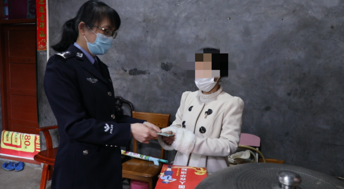 福建福安公安：送证上门显真情 为民服务暖人心