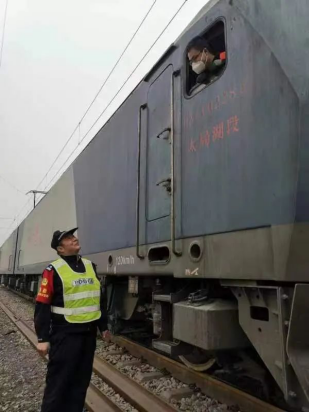 朔州车站派出所： 日夜守护万吨列车安全