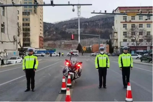 临汾蒲县公安：元宵佳节春意浓，最美“警”色守平安