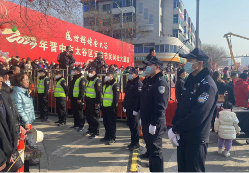 山西太谷：社火上门送喜庆+民警助力保平安190.png