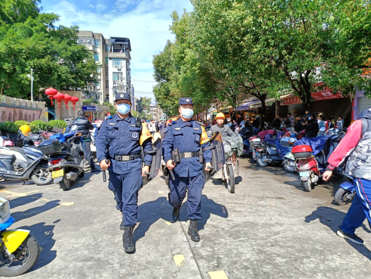 福建福安巡特警反恐大队全力做好春季新学期开学护校安全保卫工作