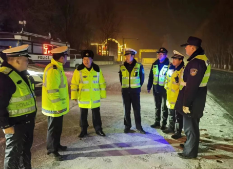 太原娄烦：大雪纷飞至 全警护航忙