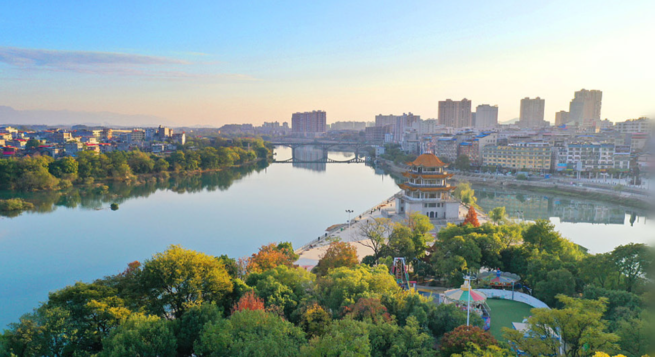 【开好局 起好步】推动绿色发展 促进人与自然和谐共生