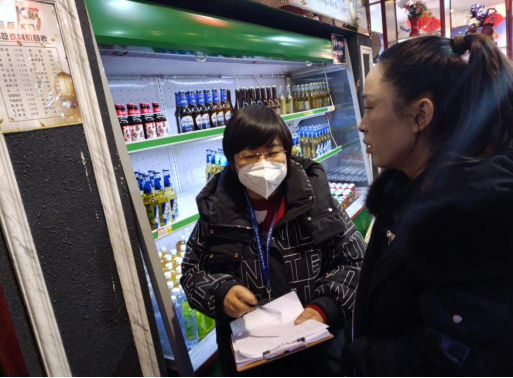太原万柏林区市监局开展KTV食品安全和价格专项检查346.png
