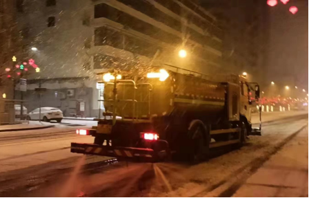 太原杏花岭区：清雪除冰 保畅保通保安全