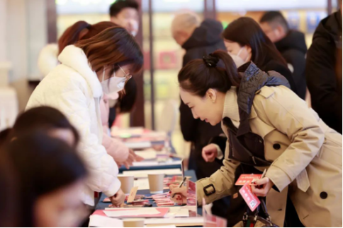 满怀激情赴盛会 凝心聚智献良策——太原万柏林区政协委员向大会报到