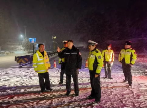 【以雪为令 闻雪而动】临汾蒲县公安交警大队雪天保畅通