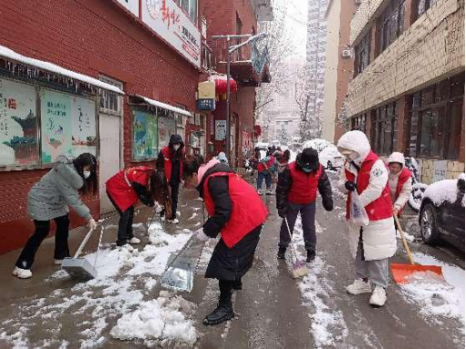 太原小井峪街道：扫雪除冰在行动  寒冬奉献暖人心168.png