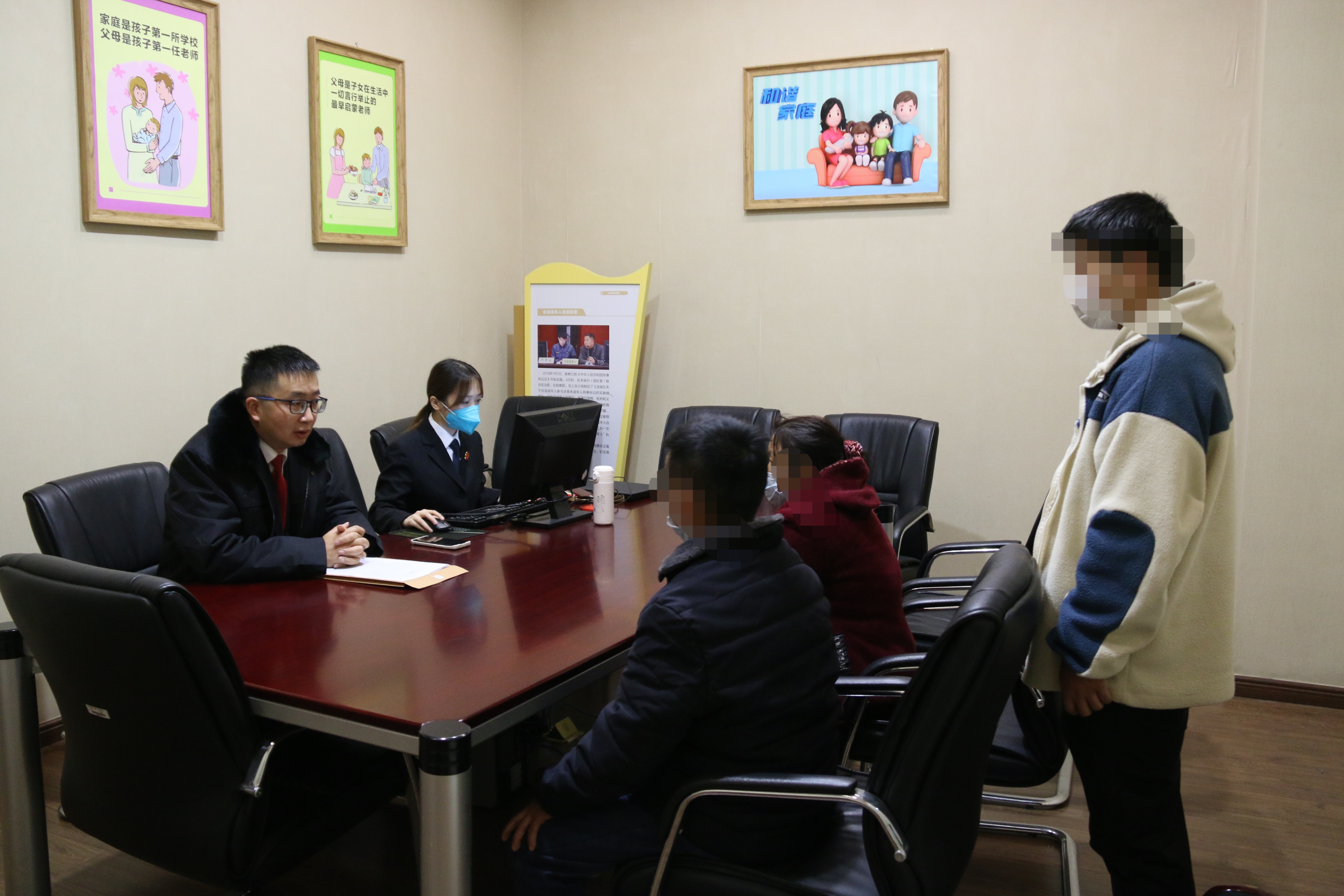 积极挽救迷途青年 法官主动约谈父母