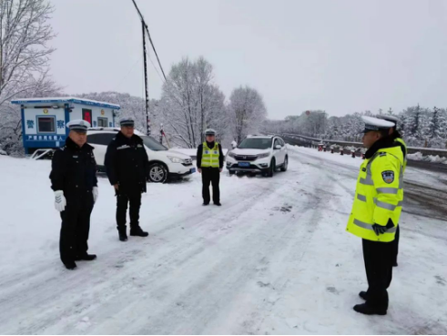 以雪为令，太原娄烦公安全警动员战风雪保安全210.png