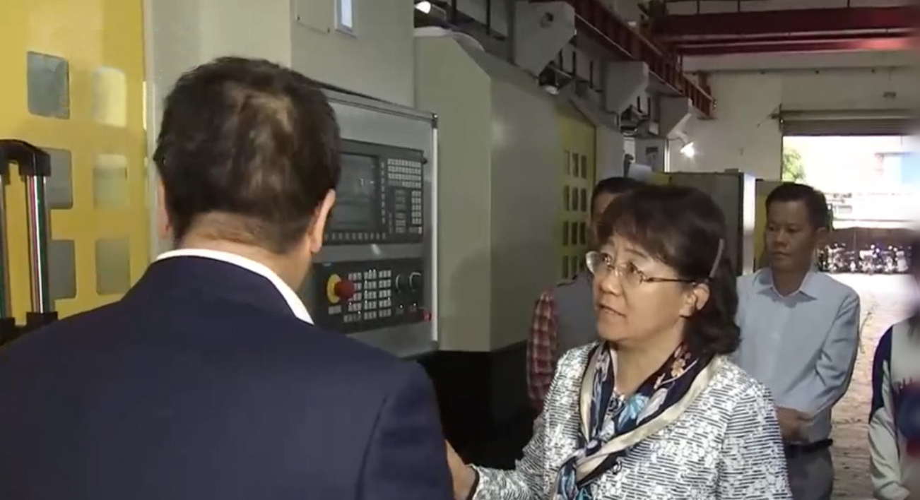 新时代，我们怎样回答发展命题——牢牢把握高质量发展这个首要任务