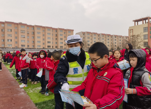 山西介休公安交警大队：深入学校开展交通安全宣传374.png