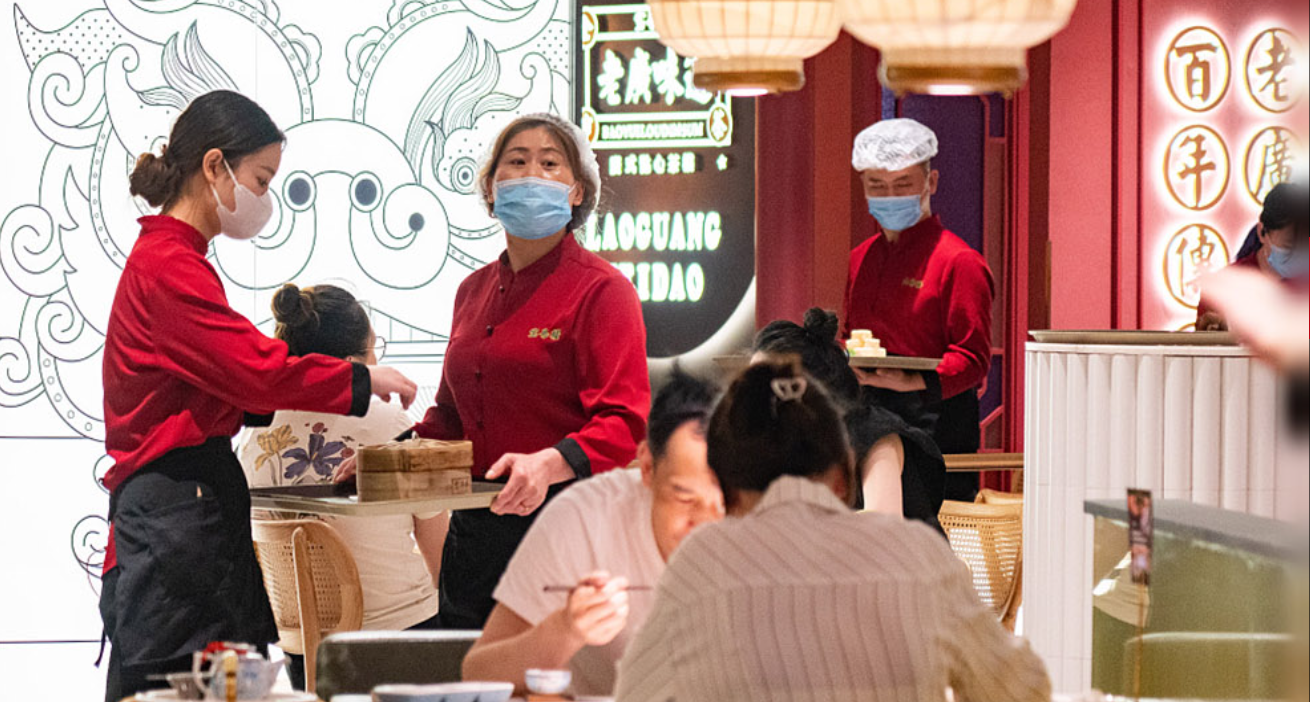 开新店招新人 生活服务类消费市场有序回暖