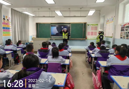 【开学第一课】太原娄烦:交警进校园 送上“安全礼”
