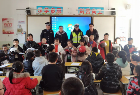 临汾永和县桑壁派出所：主题党日进校园 警校联动筑安全256.png