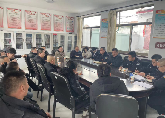山西左权县公安局寒王派出所召开“警民同心,携手同行”警民座谈会402.png