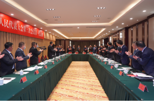 【“两会”全视角】太原尖草坪区委书记、中北高新区党工委书记刘锦春看望区人大代表并