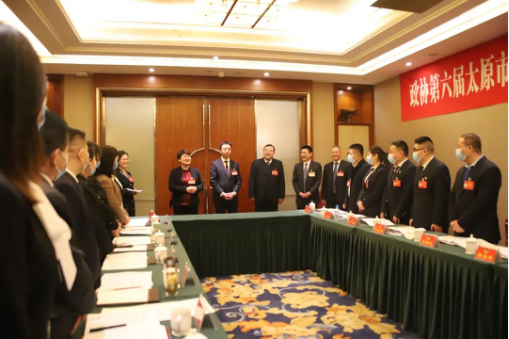 【“两会”全视角】太原尖草坪区委书记、中北高新区党工委书记刘锦春看望区政协委员并参加联组讨论260.png