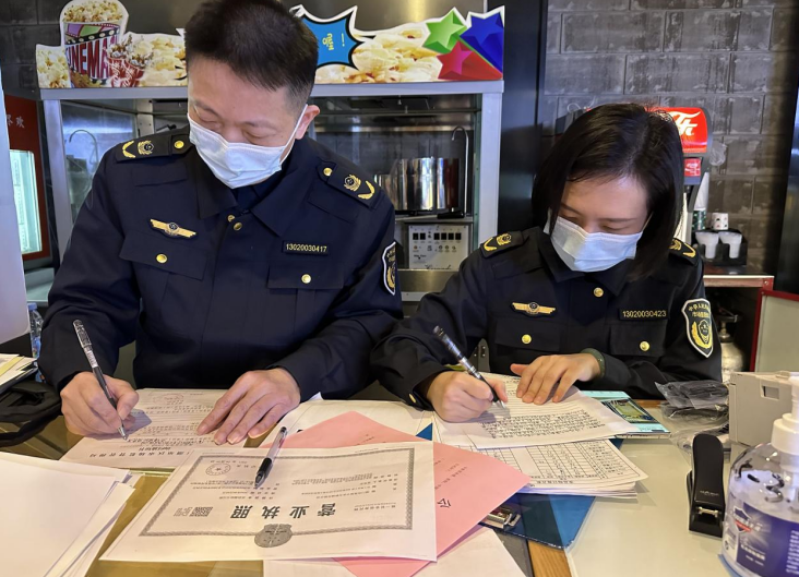 厦门湖里市场监管局对不提供免费3D眼镜还销售“三无”3D眼镜的影院进行立案调查