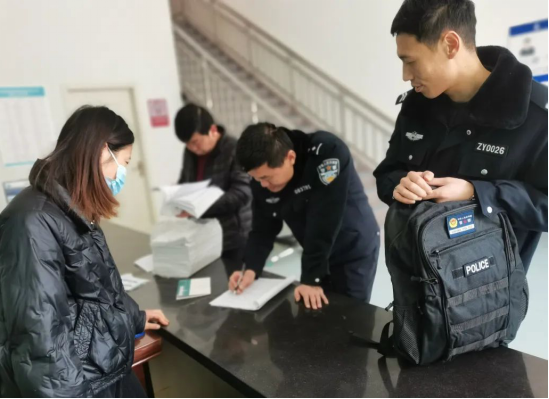 “大警务” 装入“小背包” ——临汾永和县公安局城关派出所着力打造“背包警务”新模式392.png