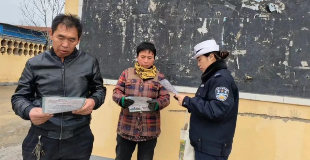 临汾公安交警走进辖区农村开展“一老一小”交通安全主题宣传活动435.png