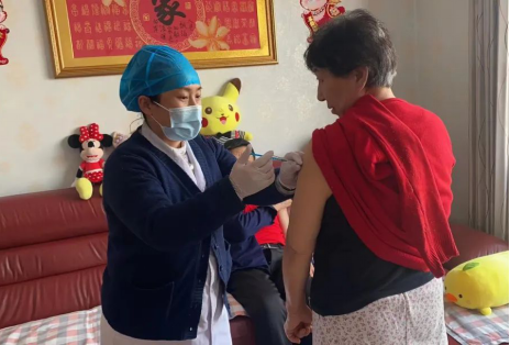 太原尖草坪区新城街道送“苗”入户 全力推进老年人疫苗接种工作