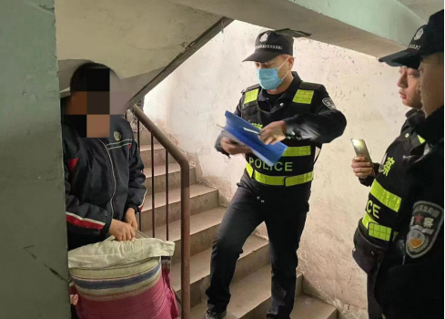 山西介休公安城关所：负气少年暂住地下室，警民联手温暖回家路