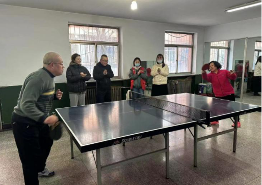 太原万柏林区西矿街南社区：乒乓传温情 邻里促和谐
