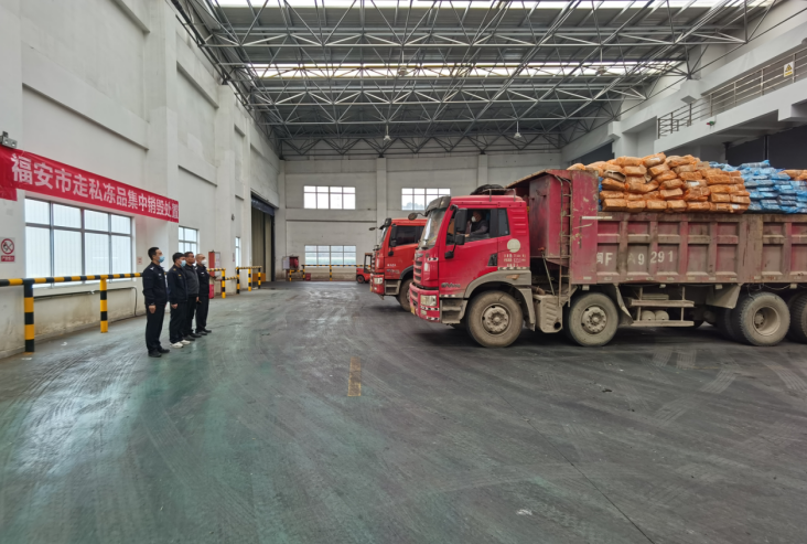 福建福安公安联合多部门集中销毁走私冻品253吨