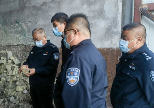 临汾安泽县公安局治安管理大队深入涉爆从业单位进行安全大检查