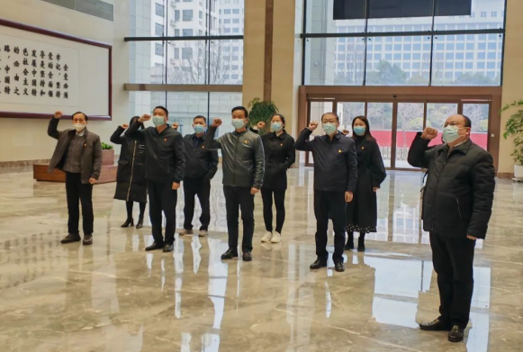 河南许昌中院组织党员干警到廉政文化馆学习