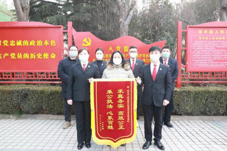 河南宝丰：柔肩挑重担 铁骨守初心