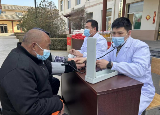 太原小店区：学习雷锋送温暖 军民团结一家亲499.png