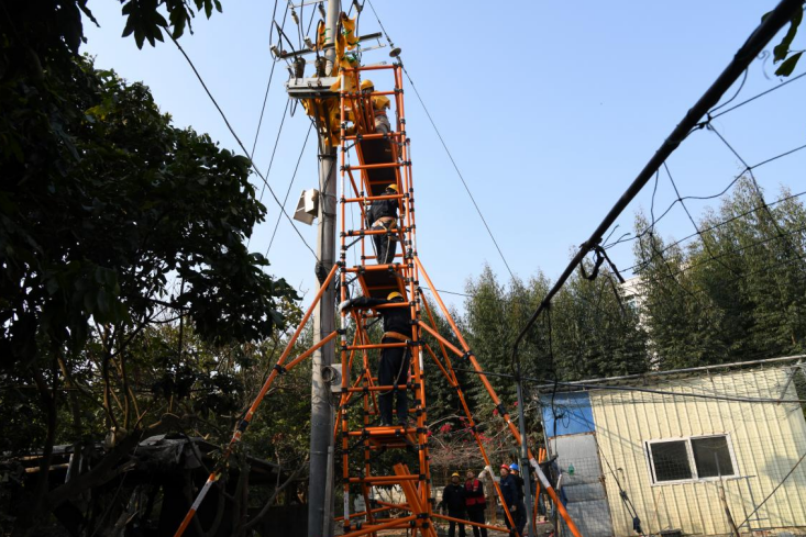 福建云霄供电：首次利用绝缘脚手架带电作业