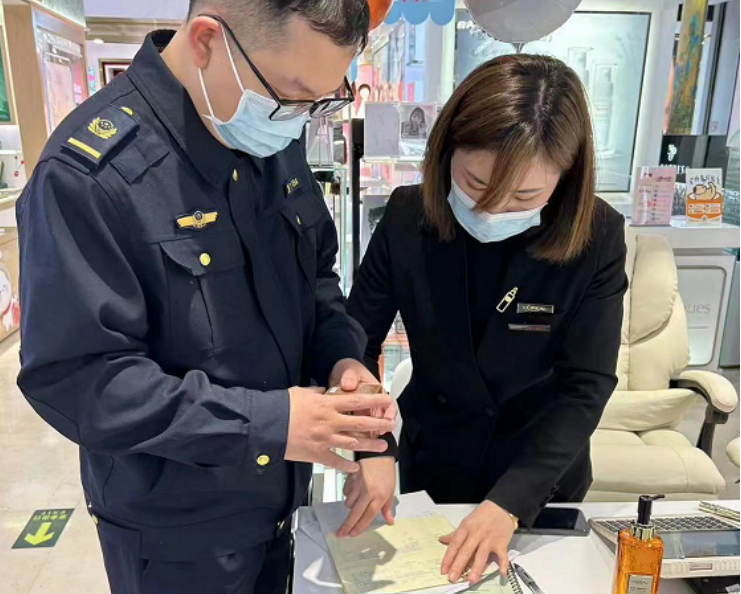 厦门思明市场监管局：“蓝朋友”出动 呵护美丽的你