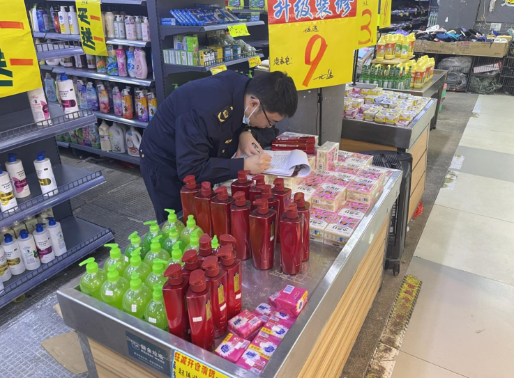 厦门湖里：开展“三八”节化妆品专项检查