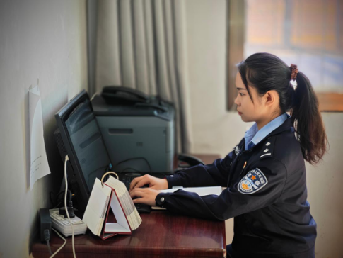 别样芳华——记山西祁县公安贾令派出所的“幕后工作者”杨昕