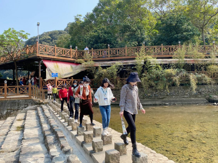 福建云霄供电：庆“三八”健步走 绽放巾帼风采