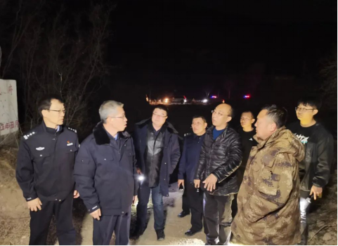 临汾霍州市公安局党委一行夜查打击私挖盗采工作