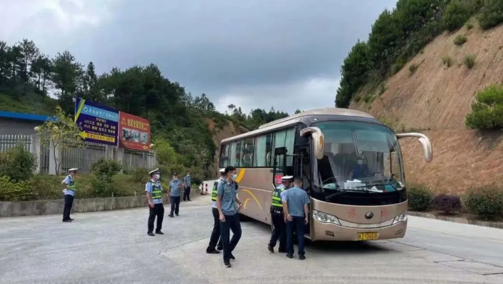 福建屏南公安：织密山区交通安全防护网