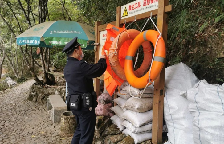 福建屏南县公安双溪派出所全力以赴护航“两会”