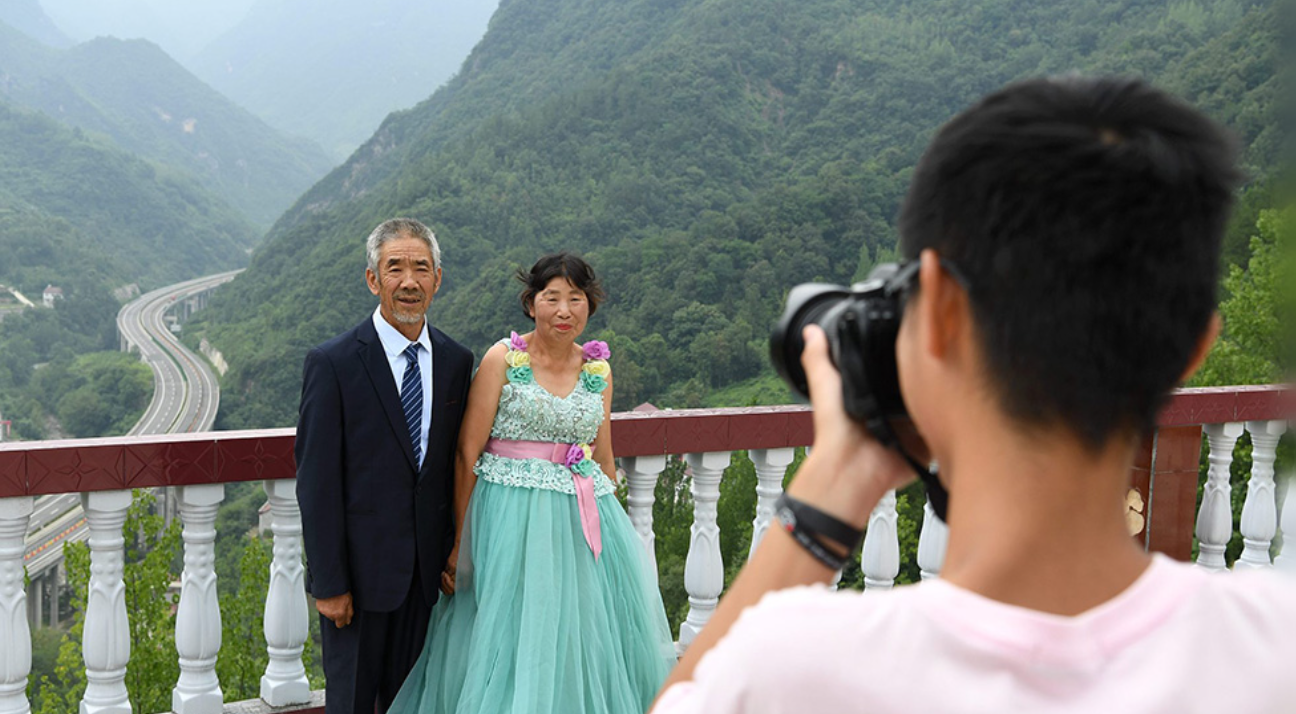 【学习雷锋好榜样】志愿圆梦 用光影留住最美“夕阳”