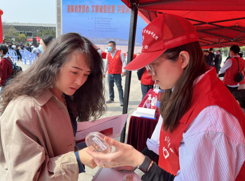 3•15打“假”认“真” ——厦门食药检院开展常见贵细药材真伪鉴别科普宣传活动