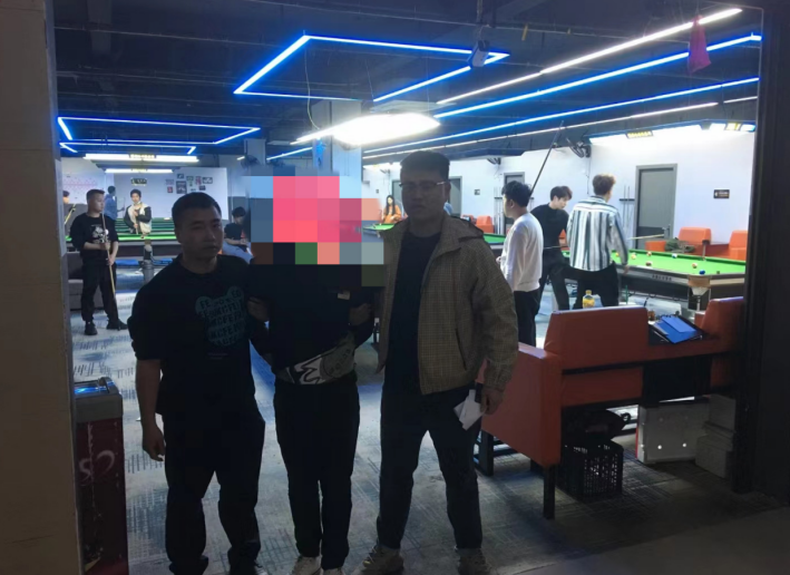 男子涉嫌网络诈骗被追逃在福建福安露馅被逮个正着