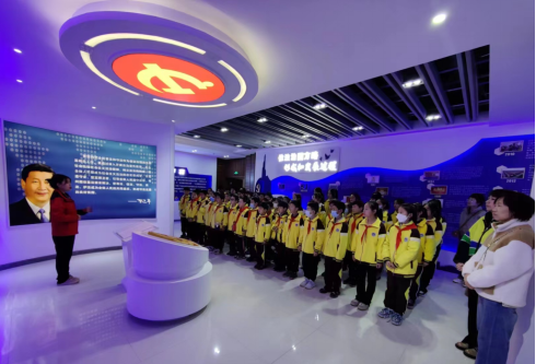 临汾古县公安组织学生参观禁毒教育基地