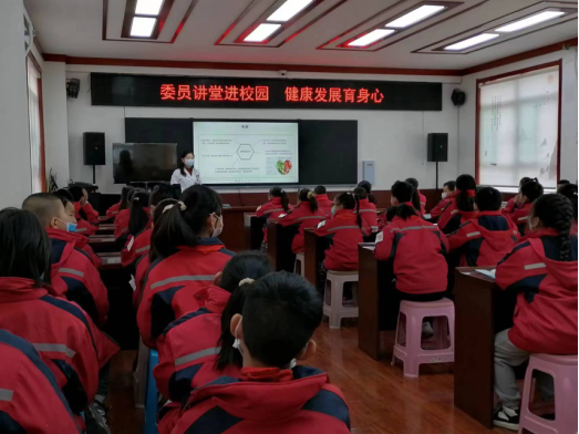 太原万柏林区西矿街北社区：政协委员入基层 义诊讲座聚人心