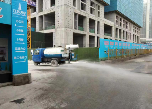 太原市城管执法队积极开展建筑工地大清洗行动