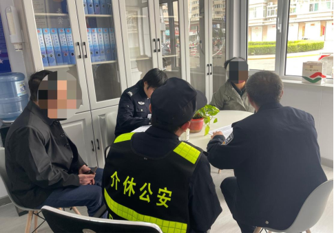 山西介休公安东南所：车辆被划引纠纷 两队联合促调解