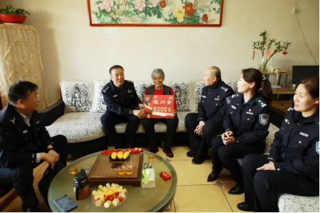 临汾市公安局党委委员、政治部主任房梁赴洪洞县开展走访慰问烈属活动